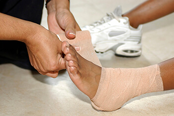 ankle sprains treatment in the Nassau County, NY: Long Beach (Freeport, Oceanside, Rockville Centre, Merrick, Lynbrook, Woodmere, Bellmore, Roslyn) and Williston Park (Hempstead, Levittown, Elmont, Uniondale, Garden City, Mineola) areas